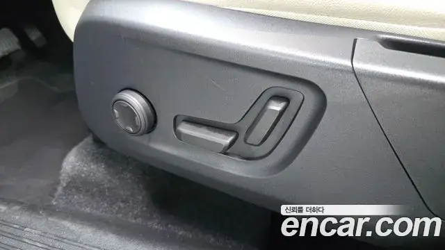 Volvo XC40 2022 — ფოტო 30/33