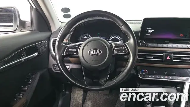 Kia Seltos 2020 — Фото 13/20