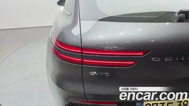 Genesis GV70 2021 — Şəkil 32/37