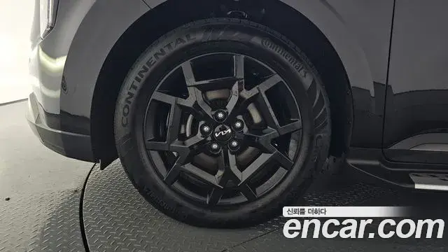 Kia Carnival 2024 — ფოტო 33/36