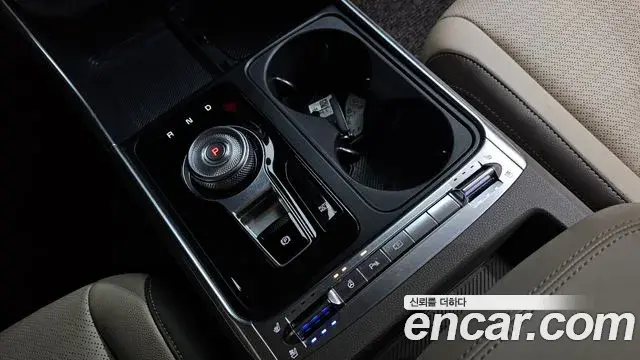 Kia Carnival 2024 — ფოტო 32/36