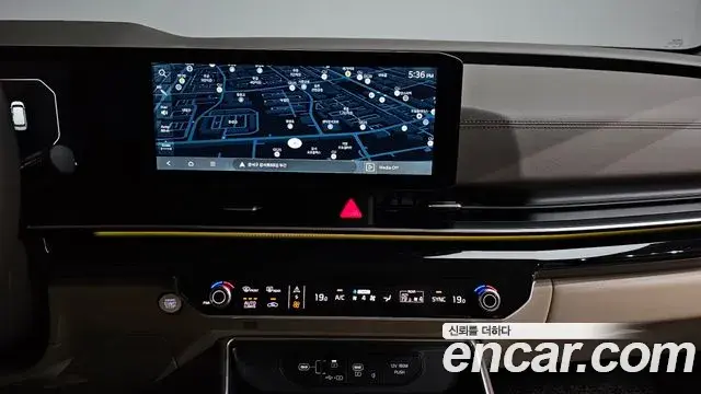 Kia Carnival 2024 — ფოტო 7/36