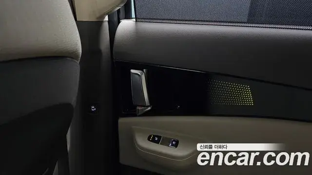 Kia Carnival 2024 — ფოტო 3/36
