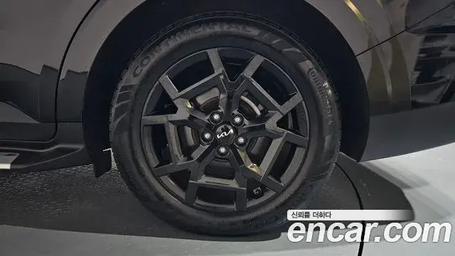 Kia Carnival 2024 — ფოტო 4/36