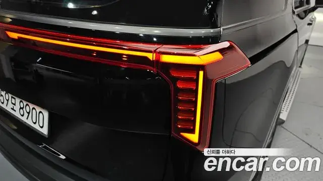 Kia Carnival 2024 — ფოტო 19/36