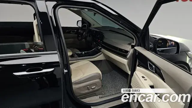 Kia Carnival 2024 — ფოტო 20/36