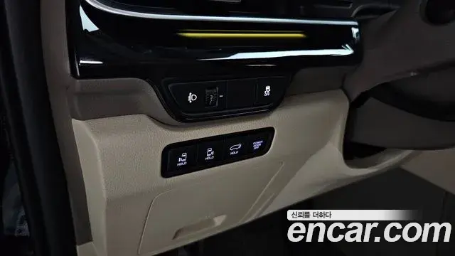 Kia Carnival 2024 — ფოტო 28/36