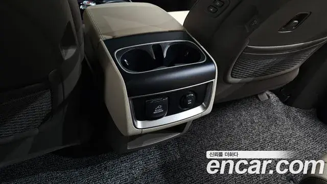 Kia Carnival 2024 — ფოტო 11/36
