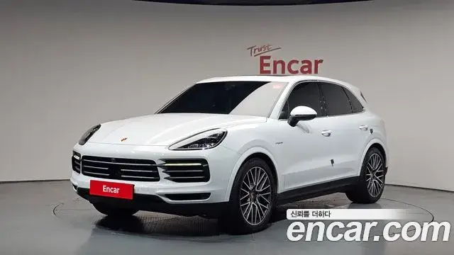 Porsche Cayenne 2021 — Şəkil 22/35