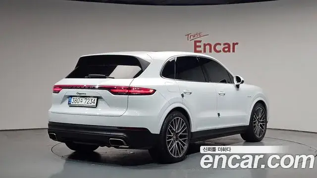 Porsche Cayenne 2021 — Şəkil 16/35