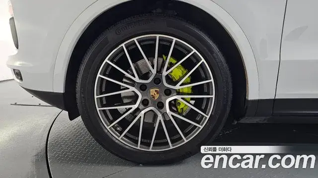 Porsche Cayenne 2021 — Şəkil 13/35