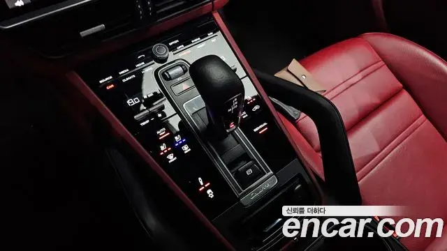 Porsche Cayenne 2021 — Şəkil 25/35