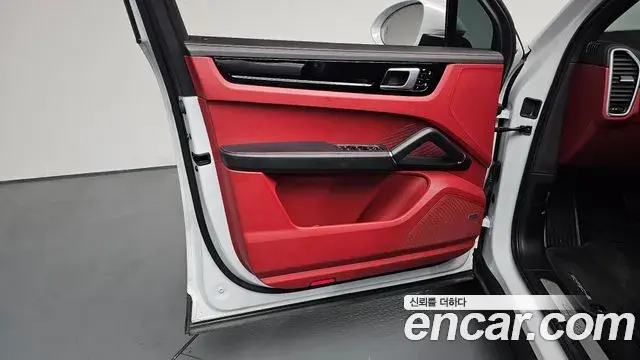 Porsche Cayenne 2021 — Şəkil 28/35