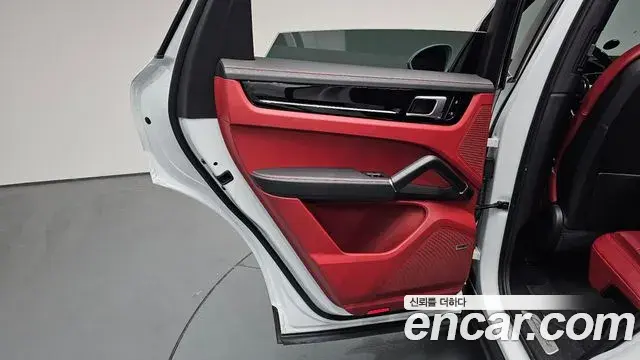 Porsche Cayenne 2021 — Şəkil 9/35