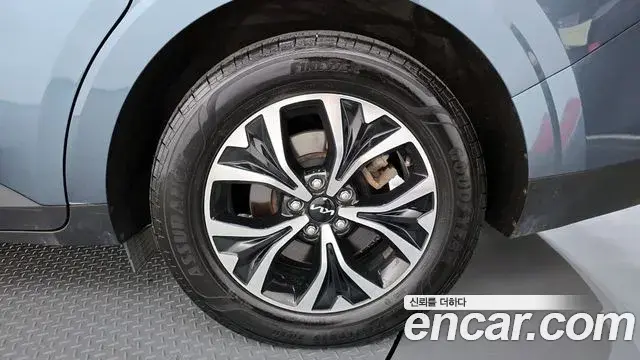 Kia Carnival 2022 — Şəkil 15/31