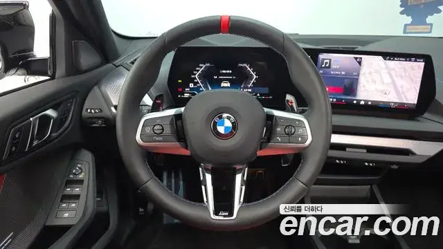 BMW 1 Series 2025 — Photo 26/36