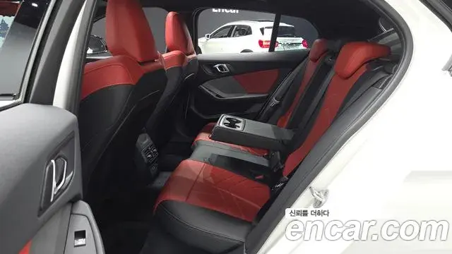 BMW 1 Series 2025 — Photo 29/36