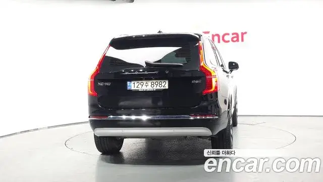 Volvo XC90 2022 — ფოტო 15/20