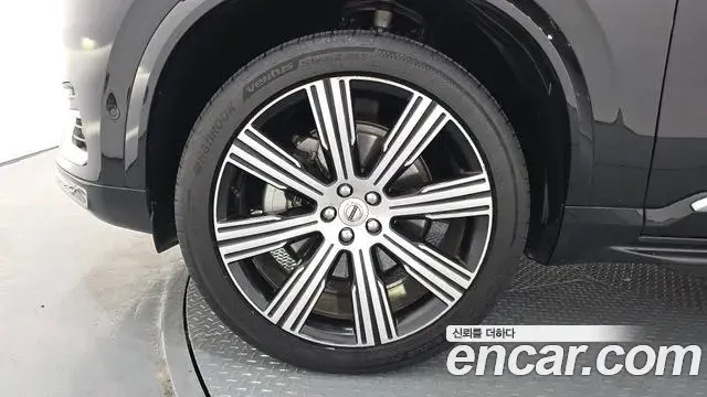 Volvo XC90 2022 — ფოტო 16/20