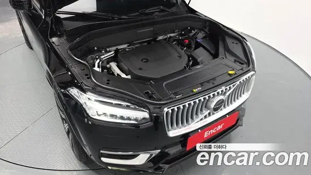 Volvo XC90 2022 — ფოტო 18/20