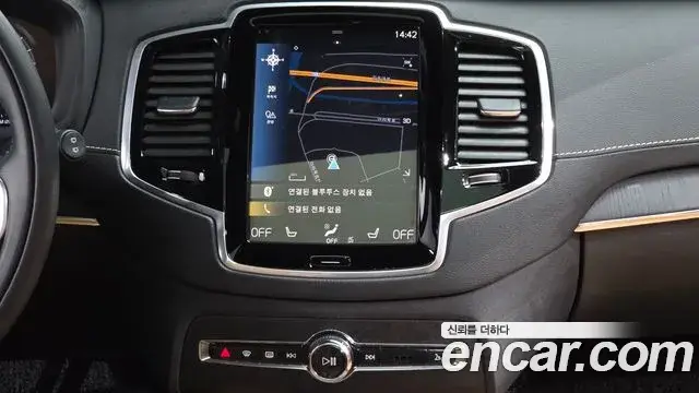 Volvo XC90 2022 — ფოტო 19/20