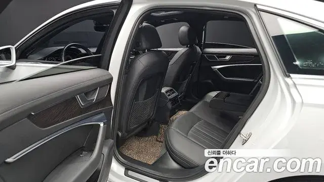 Audi A6 2021 — Photo 17/32