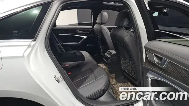 Audi A6 2021 — Photo 19/32