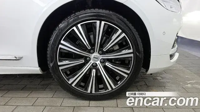 Volvo S90 2024 — Photo 19/34