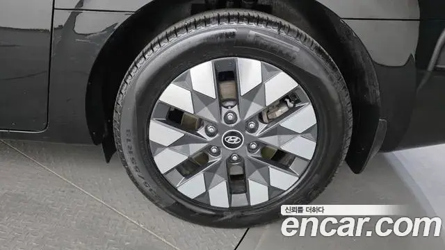 Hyundai Staria 2022 — ფოტო 14/30