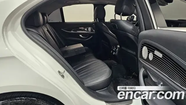 Mercedes-Benz E-Class 2020 — Фото 11/20
