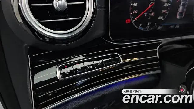 Mercedes-Benz E-Class 2020 — Фото 16/20