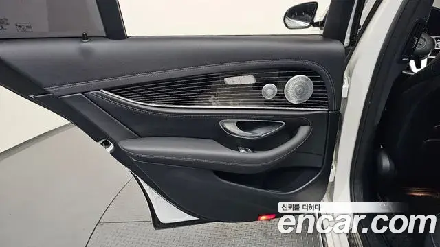 Mercedes-Benz E-Class 2020 — Şəkil 36/36