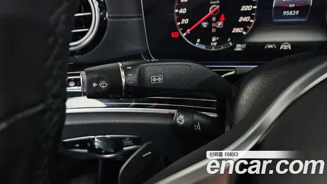 Mercedes-Benz E-Class 2020 — Şəkil 24/36