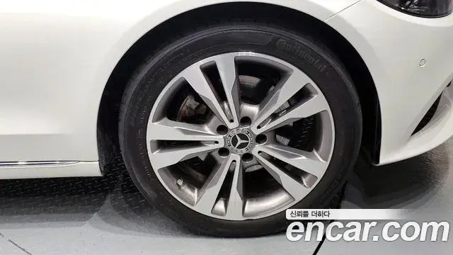 Mercedes-Benz C-Class 2019 — Şəkil 17/20