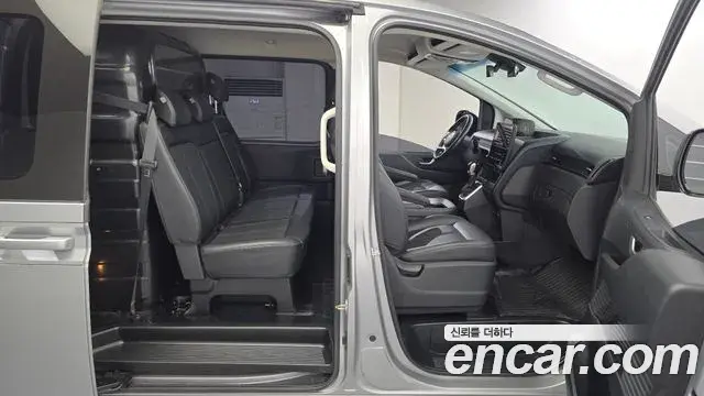 Hyundai Staria 2021 — ფოტო 8/20