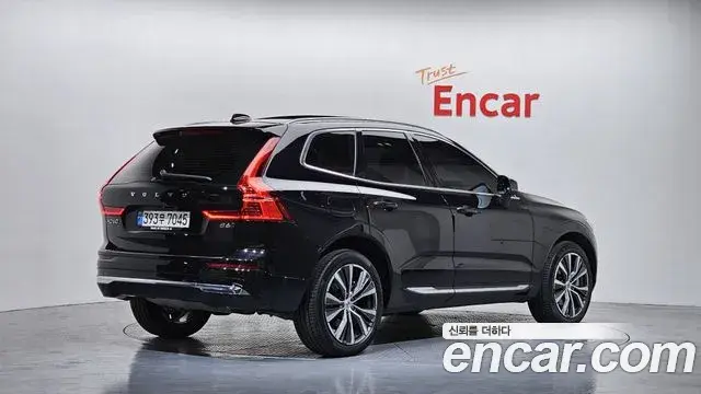 Volvo XC60 2021 — Фото 1/20