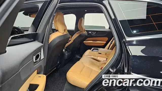 Volvo XC60 2021 — Фото 12/20
