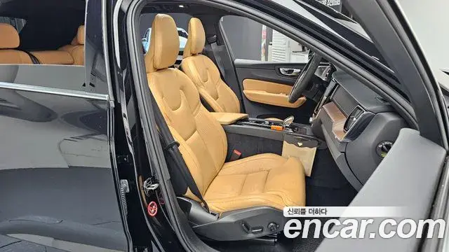 Volvo XC60 2021 — Şəkil 25/34