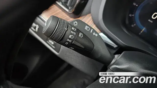 Volvo XC60 2021 — Şəkil 27/34