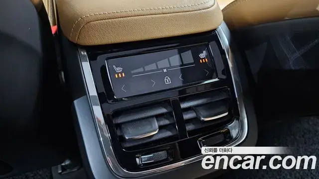 Volvo XC60 2021 — Şəkil 20/34