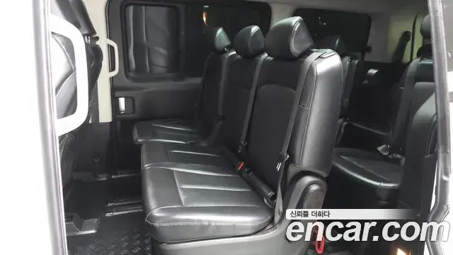 Hyundai Staria 2022 — ფოტო 19/20