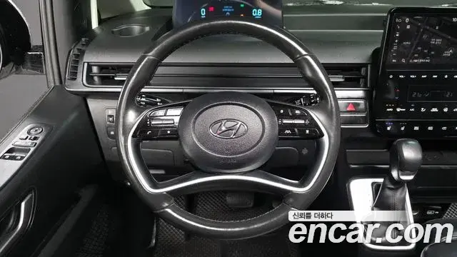 Hyundai Staria 2022 — ფოტო 2/20