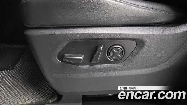 Hyundai Staria 2022 — ფოტო 10/20