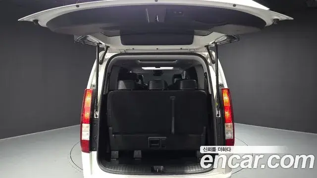 Hyundai Staria 2022 — ფოტო 17/20