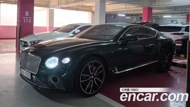 Bentley Continental GT 2022 — Photo 10/18