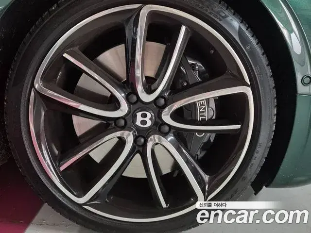 Bentley Continental GT 2022 — Photo 7/18