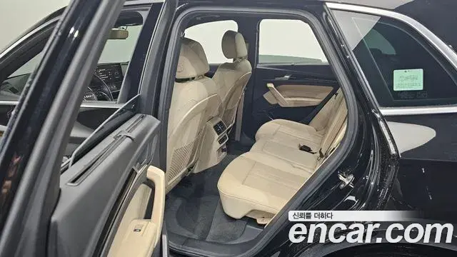 Audi Q5 2021 — Şəkil 18/20