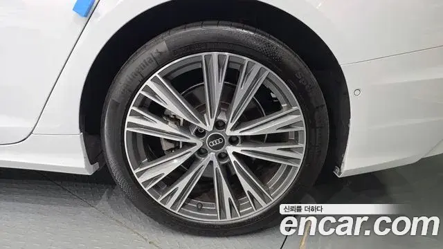 Audi A6 2022 — Photo 2/31