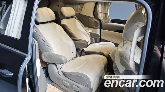 Kia Carnival 2021 — Şəkil 18/20