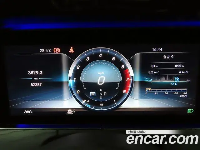 Mercedes-Benz E-Class 2020 — ფოტო 18/20